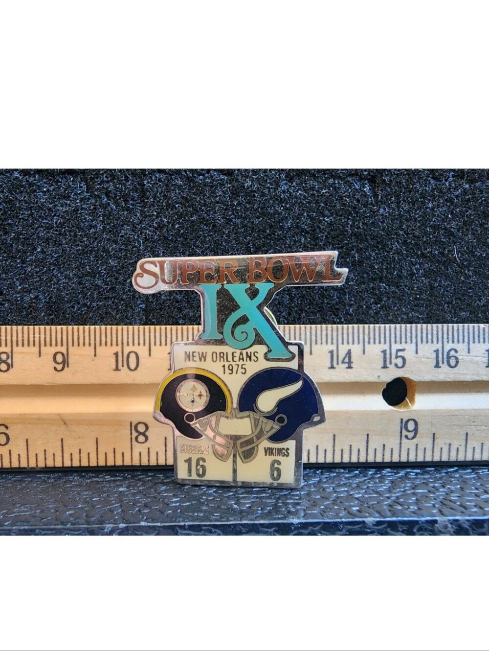 Vintage Pinback Pin 1975 Super Bowl IX Steelers/Vikings New Orleans Used